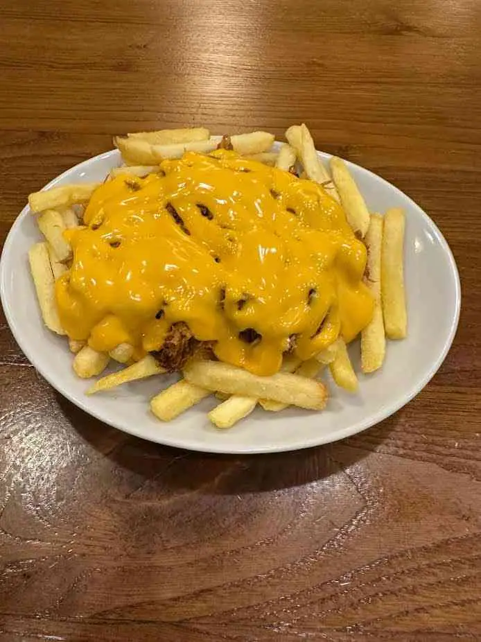 Pulled Pork E  Formaggio Cheddar premium — Fries